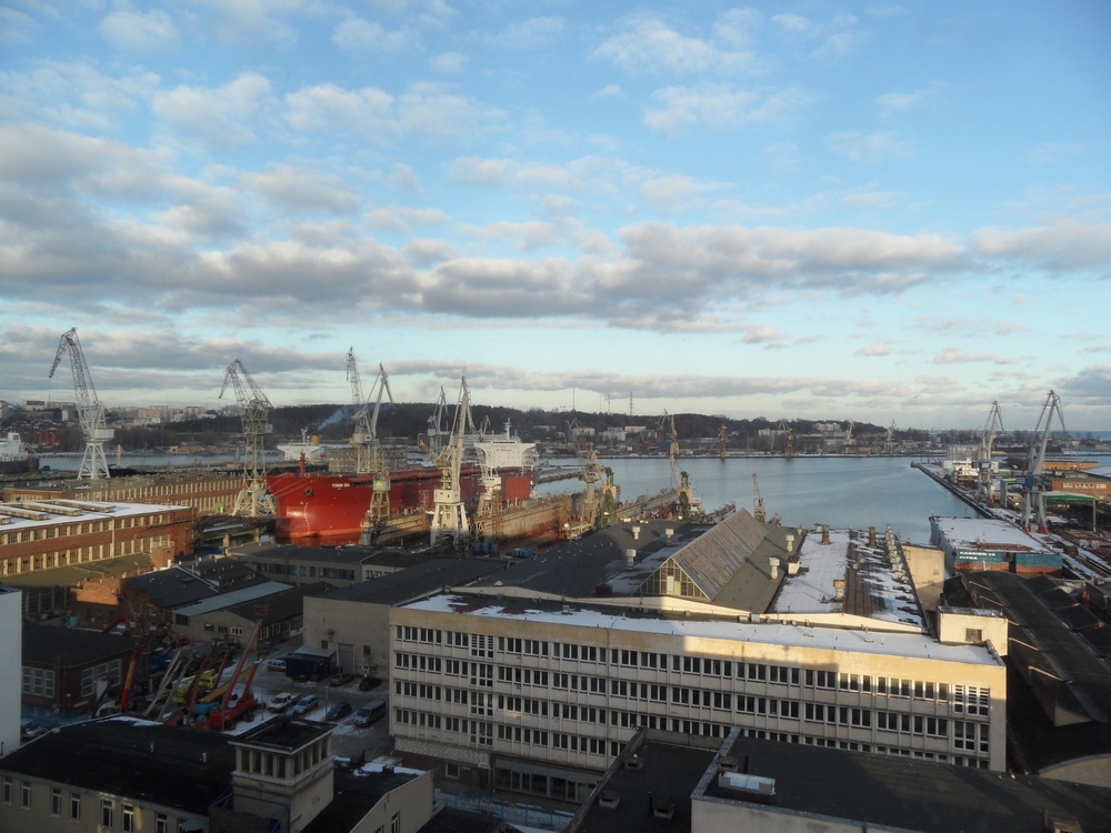 Baltycki Port Nowych Technologii fot. Grzybowski widok na stocznie NAUTA masowiec SAM 4967